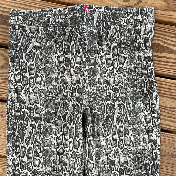 SPANX Jean-ish Capri Leggings Gray Python Large - Picture 5 of 10